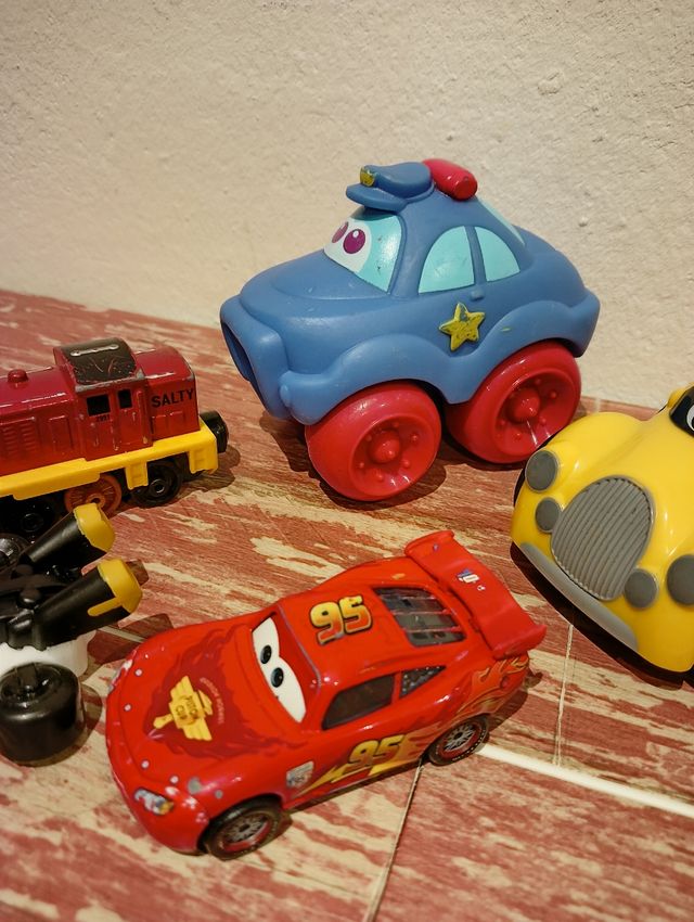 Lote 5 vehículos de juguete 