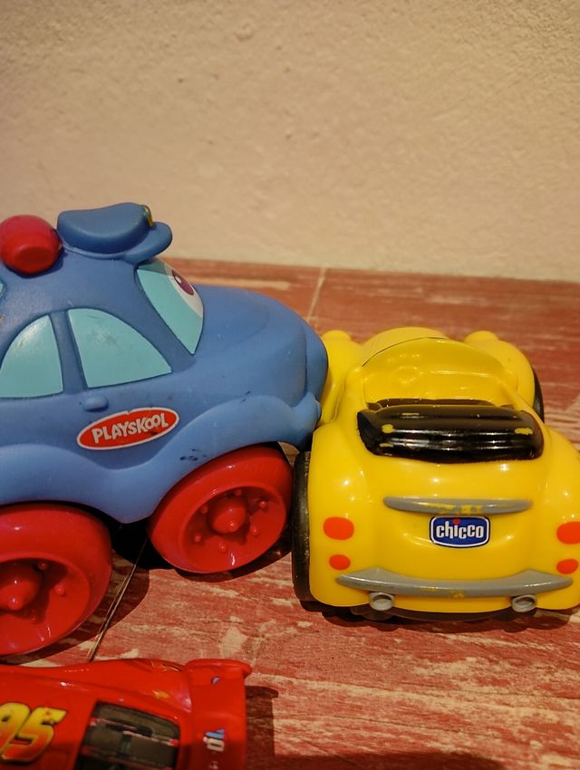 Lote 5 vehículos de juguete 