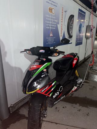 Aprilia SR 50 R - Motocicleta