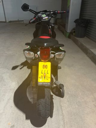 Aprilia SR 50 R - Motocicleta