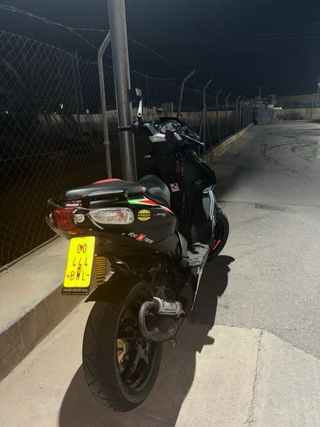 Aprilia SR 50 R - Motocicleta