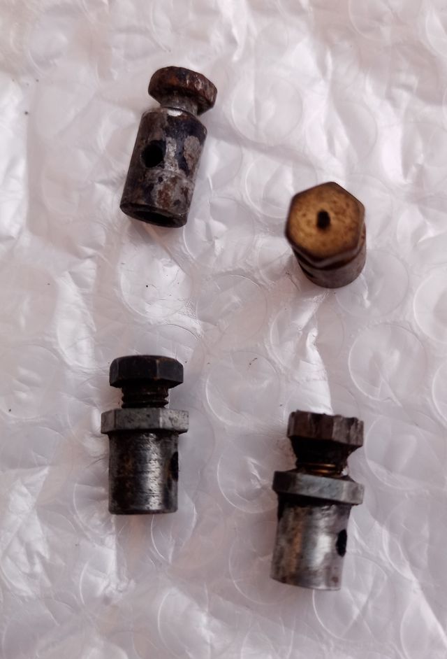 Prisioneros (Sargento)Cables Freno y Embrague .