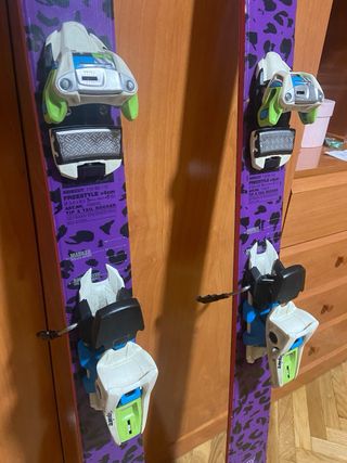 Esquís freestyle Volkl Pyra + fijaciones Marker Sq