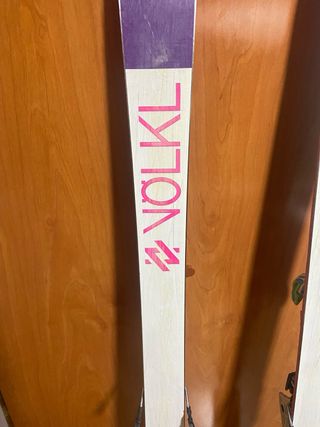Esquís freestyle Volkl Pyra + fijaciones Marker Sq