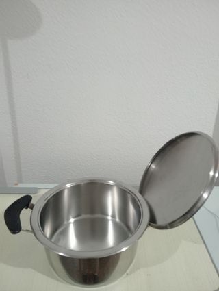 ,.OLLA AMC.3 LIT. DIA. 23 CM. ALTA 11 CM. 10 FOTOS