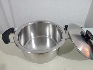 ,.OLLA AMC.3 LIT. DIA. 23 CM. ALTA 11 CM. 10 FOTOS