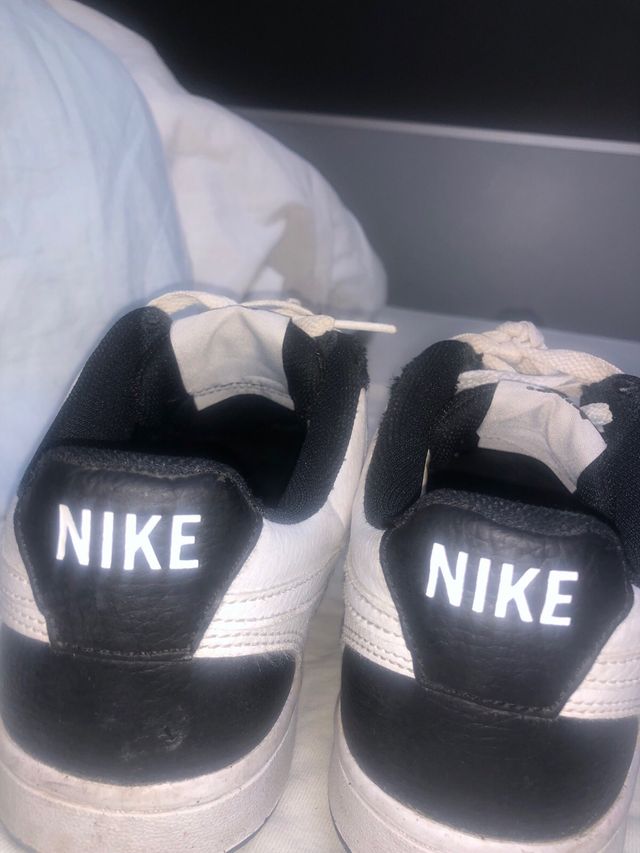 Zapatillas Nike blancas y negras