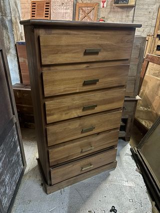 Armario de madera maciza