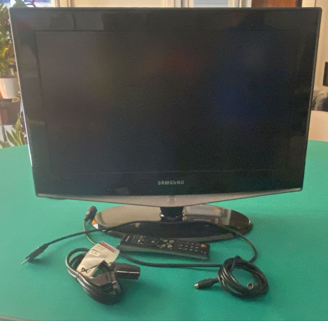 TV Samsung 27" - 67,5cm