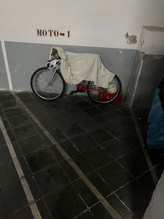 Plaza garaje para moto en Navatejera