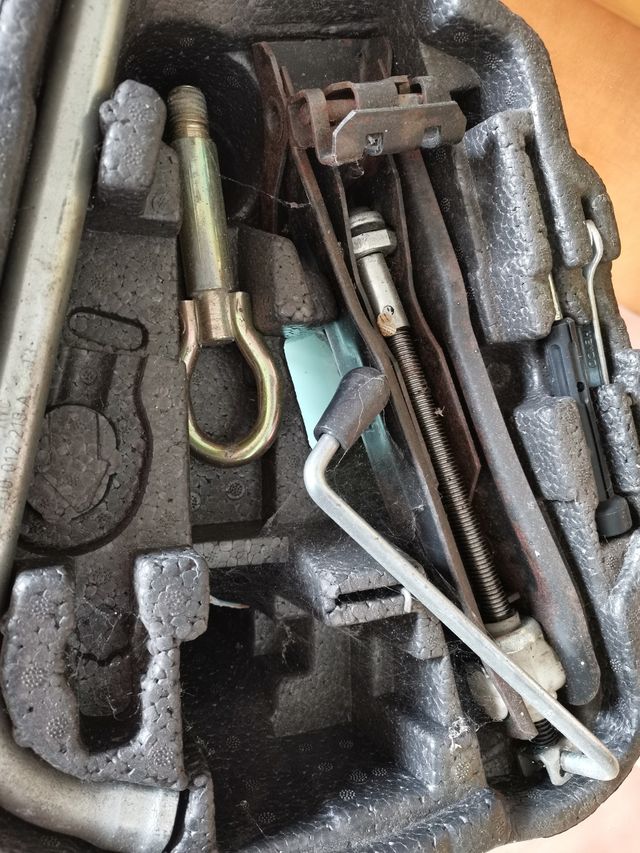 Kit Audi cambio ruedas, repara pinchazos