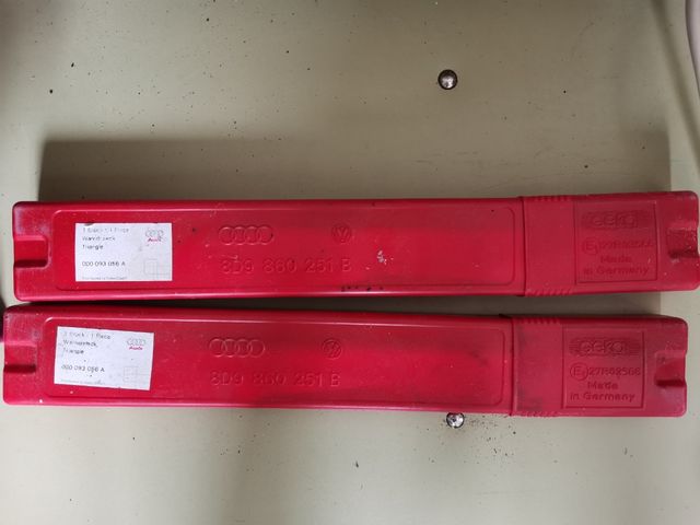 Triángulos emergencia Audi