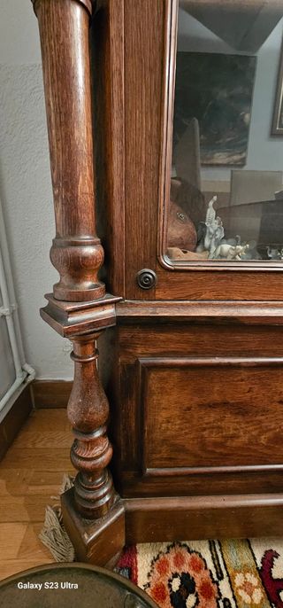 Vitrina antigua de madera