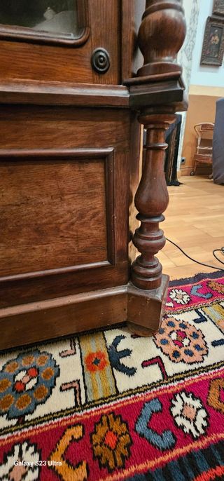 Vitrina antigua de madera