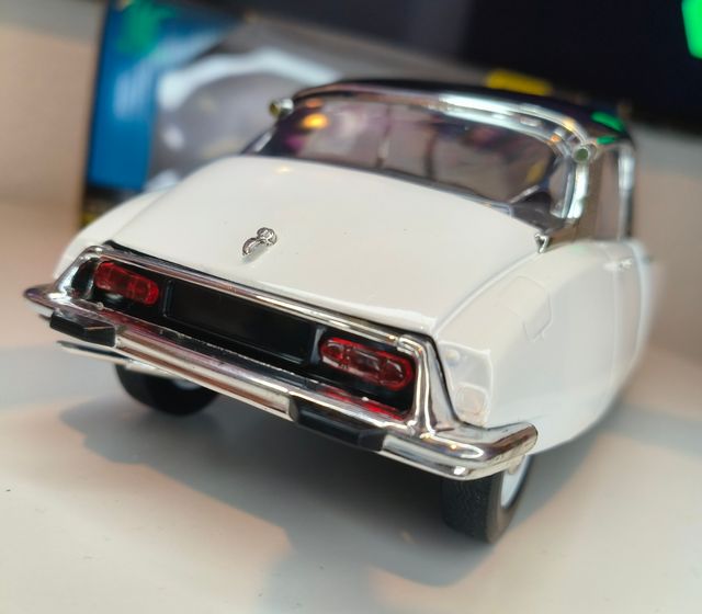 Citroën DS19 1963 - Coche escala 1:18