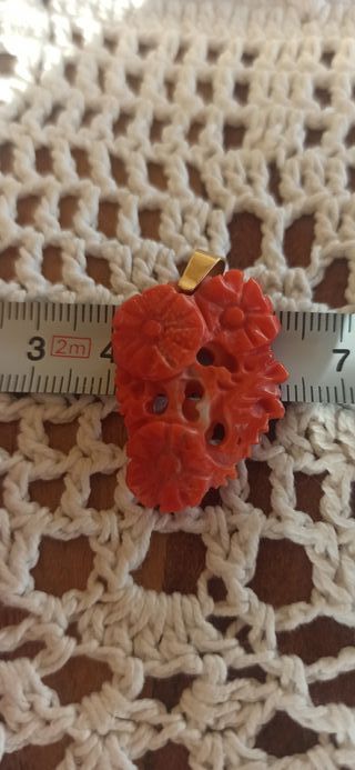 Colgante coral y oro antiguo