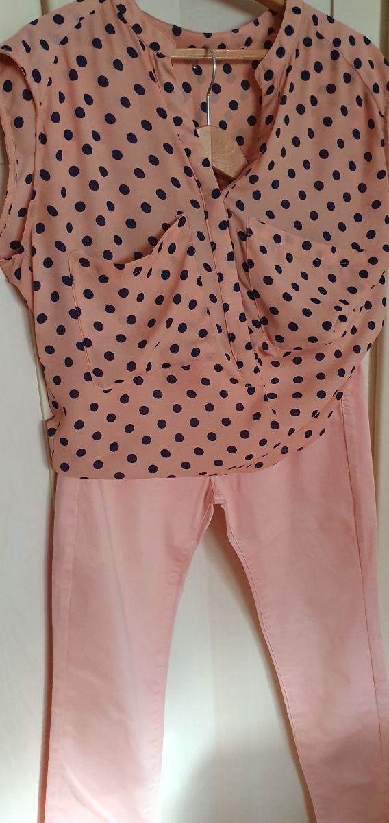 CONJUNTO PANTALÓN Y BLUSA 10€