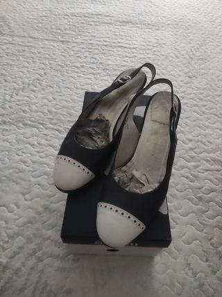 Zapatos blancos y azul