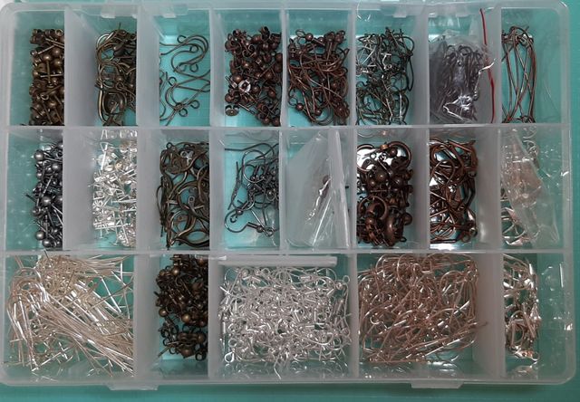 Ganchos y pendientes bisutería