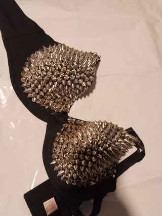 Sujetador atrezzo tachuelas, original 