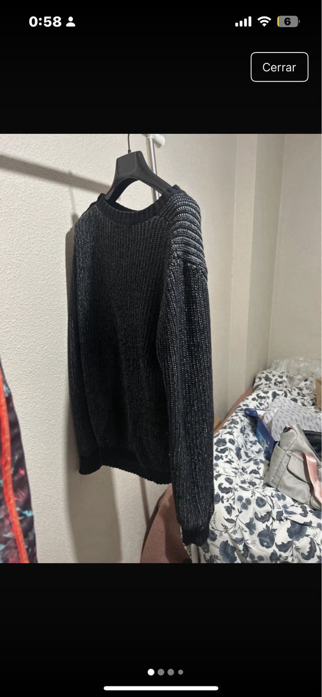 Suéter negro y gris