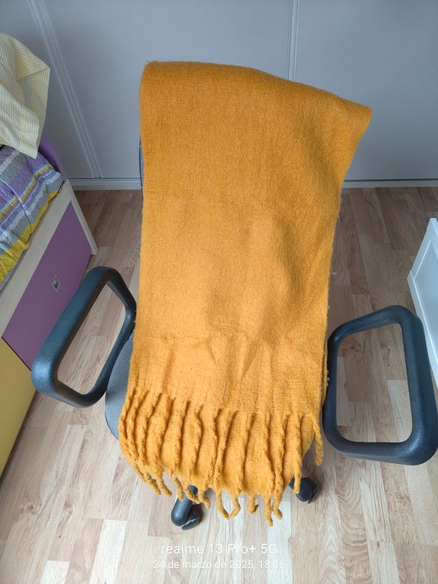 2 bufandas, una gruesa y otra fina Solo envio