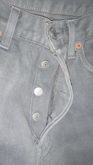 VAQUERO VINTAGE LEVI'S 501 W28 L34 EN COLOR GRIS