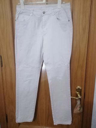Pantalones pitillo blancos