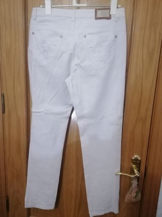 Pantalones pitillo blancos