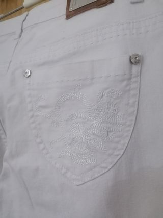 Pantalones pitillo blancos