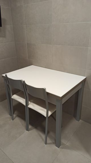 Mesa cocina y 2 sillas