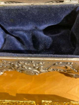 Joyeros dorados y plateados