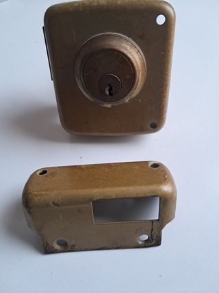 Cerradura puerta 