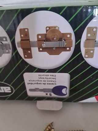 Cerradura puerta entrada 