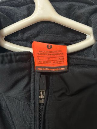 Cazadora Atlético Madrid Nike niño
Talla 8-10 años