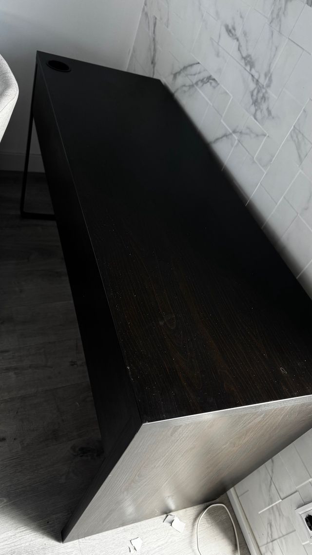 Mesa escritorio IKEA color wengué