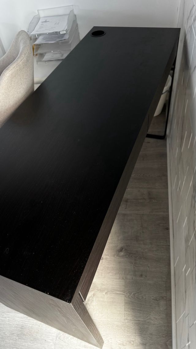 Mesa escritorio IKEA color wengué