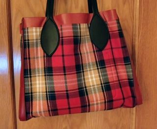 Bolso Parfois estampado tartán rojo. Como nuevo.