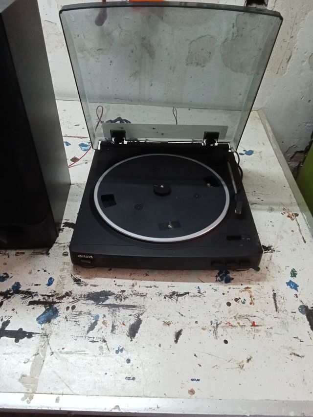 Tocadiscos y altavoces