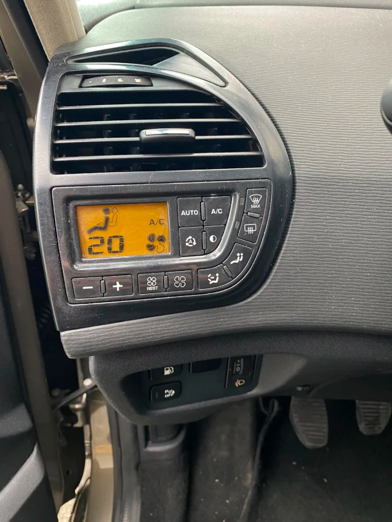 Citroën Grand C4 2012, foto 13