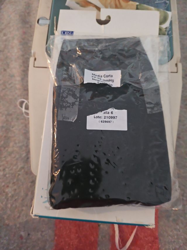 Media corta color negro talla 6