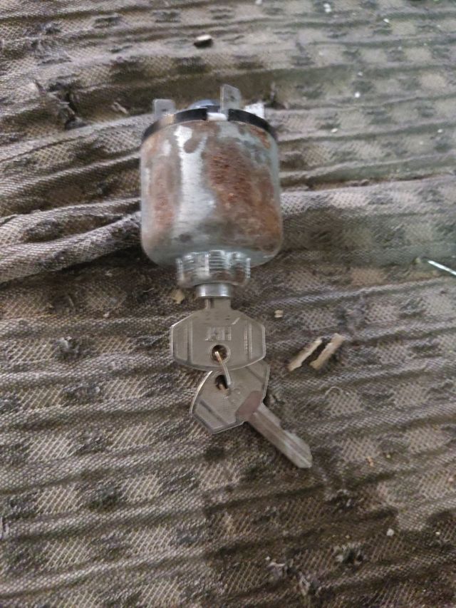 Clausor con llave Seat, Fiat clásico.