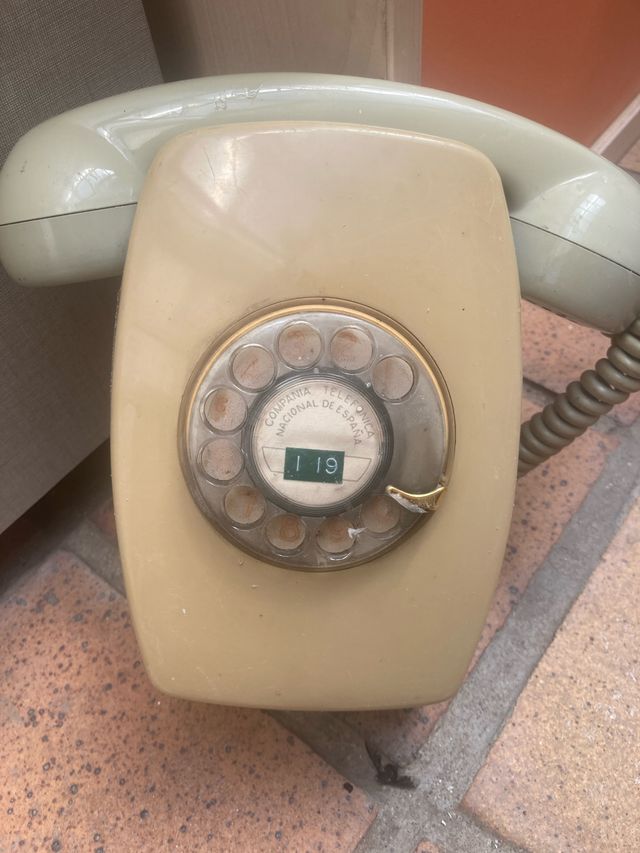 Teléfono Telefónica antiguo de pared