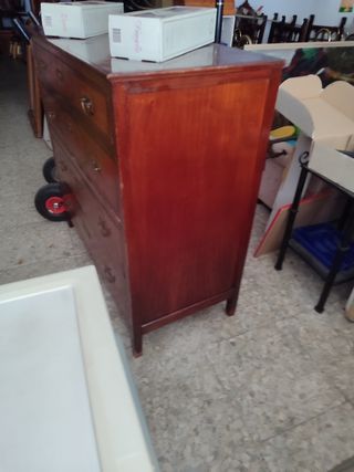 Cómoda madera antigua