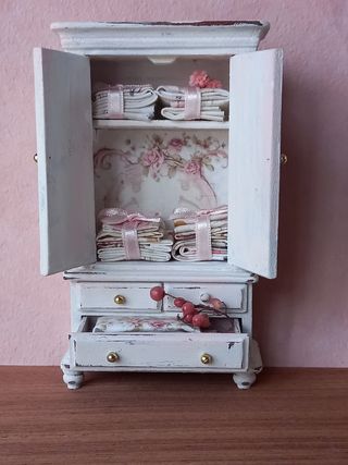 Mini armadio da collezione