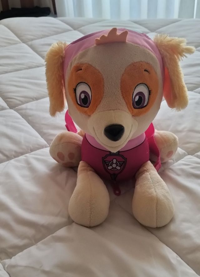 SKYE MOCHILA Y PELUCHE