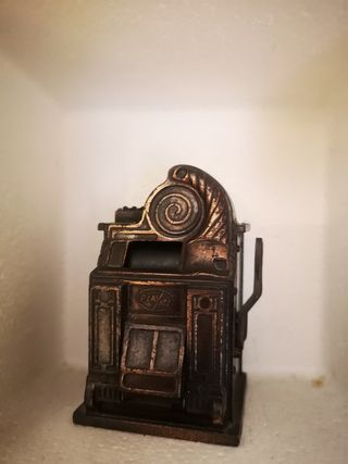 Sacapuntas antiguos teléfono y bomba
