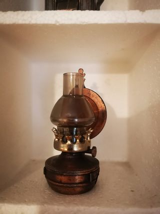 Sacapuntas antiguos teléfono y bomba