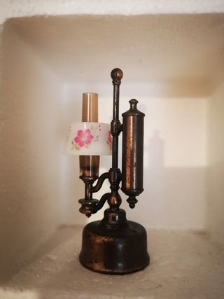 Sacapuntas antiguos teléfono y bomba