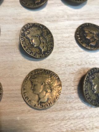 12 Botones dorados estilo romano